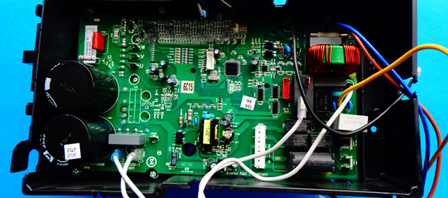 控制器進(jìn)線(xiàn)是三根，出線(xiàn)雜亂多，只要分清很簡(jiǎn)單